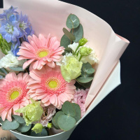 Букет_Розовые герберы и дельфиниум Букет_Розовые герберы и дельфиниум