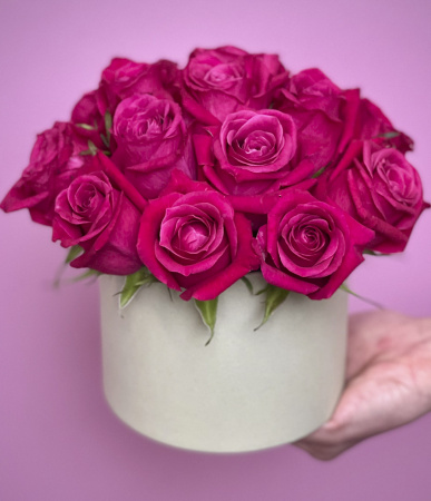 Букет_Малиновые розы в шляпной коробке